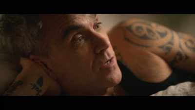 Surrounded by - Robbie Williams