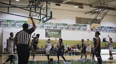 Surveys, to a cutting... Highler is fouled. - Last Chance U: Basketball