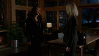 "Survivor," I'd be on that show - Pretty Little Liars: The Perfectionists