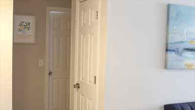 (suspenseful music) (knocking on the door) - The Assistant