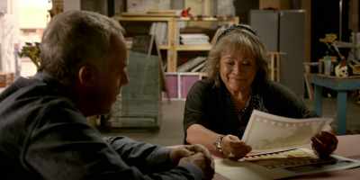 [suspenseful music playing] - Bosch: Legacy