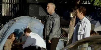 [suspenseful music playing] - Bosch: Legacy
