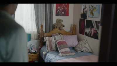 (suspenseful music playing) - Girl in the Video