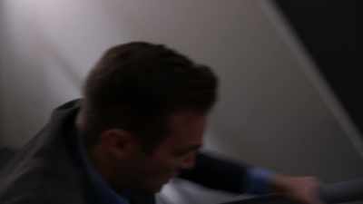 [suspenseful music playing] - Leverage: Redemption