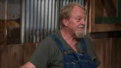 [suspenseful music playing] - Moonshiners: Master Distiller