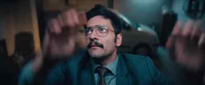 [suspenseful music playing] - Khufiya