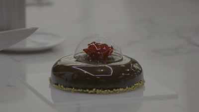 [suspenseful music plays] - School of Chocolate