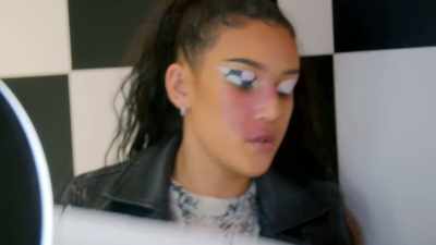 [suspenseful music plays] - Glow Up: Britain's Next Make-Up Star