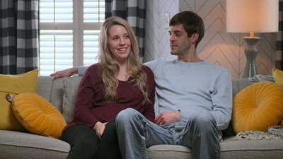 [suspenseful music plays] - Shiny Happy People: Duggar Family Secrets