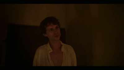 [suspenseful music plays] - Dangerous Liaisons
