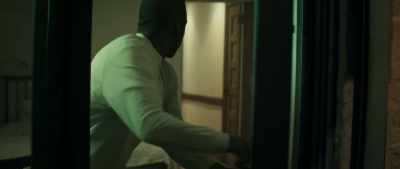 [suspenseful music] - Respect the Jux