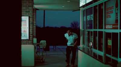 [suspenseful music ♪] - Death Kiss