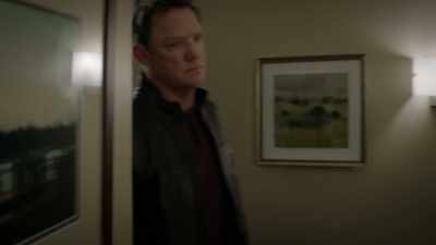 [suspenseful music] - Good Girls