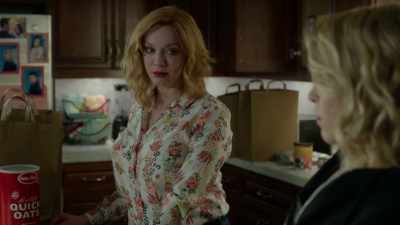 [suspenseful music] - Good Girls