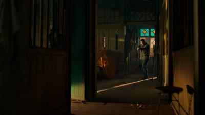 [suspenseful music] - Strike Back