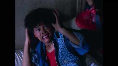 ♪ Suspenseful orchestral music ♪ - Thriller 40