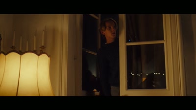 - [Suzanne] Joan!
- [door opens] - The Claus Family 3