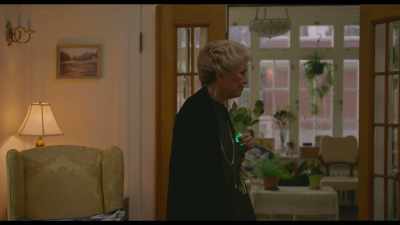 -[Suzanne] Yeah.
-It looks kinda lonely and sad, right? - Pieces of a Woman