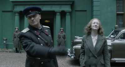 - Svetlana is here!
- I'm here. I'm over here! - The Death of Stalin