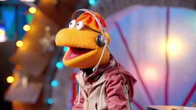 -(SWEDISH CHEF LAUGHS)
-SCOOTER: So, uh, - Muppets Now