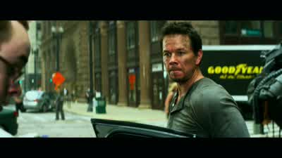Sweetie, hand me my alien gun. - Transformers: Age of Extinction