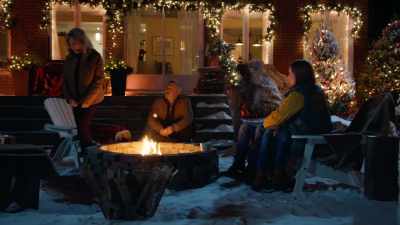 Sweetie, I-I haven't finished
roasting that m-- - Our Christmas Mural