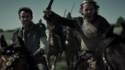 -[sword clang]
-[men yelling] - The Last Kingdom