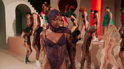♪ T-R-O-Y-B-O-I ♪ - Savage X Fenty Show