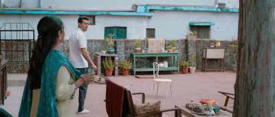 Table... auspicious.. you? - Student of the Year 2