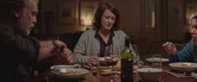 [table banging]
[glasses clanking] - Aftertaste