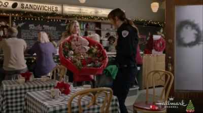 - Tada!
- [HALEY GASPS] - Christmas in Love