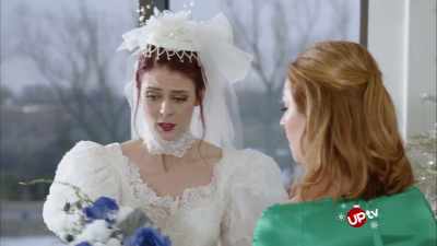 - Tak.
- Gå. - Christmas Wedding Runaway