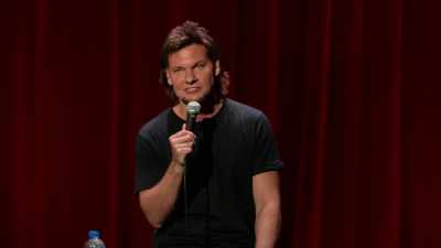 Tak si tak sedíte sami u stolu... - Theo Von: Regular People