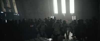 Take his arm. - Solo: A Star Wars Story