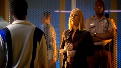 Take your clothes off. - CSI: Miami