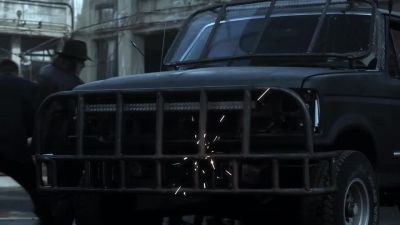 -Take cover. Go, go!
-[girl screams] - Gotham
