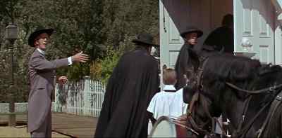 Take cover inside the church. everybody. - The Great Bank Robbery