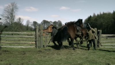 Take cover! - Outlander