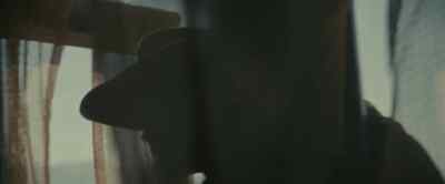 Take my hand.
Take it quick. - Surrounded