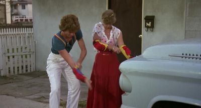 Take off your skirt - Roller Boogie