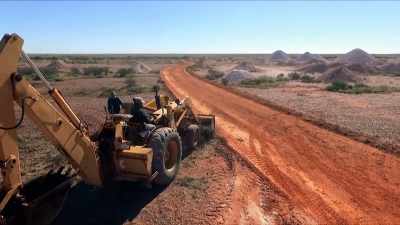 Take off the (BLEEP).
I can hear the (BLEEP). - Outback Opal Hunters
