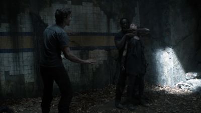Take off these chains. - The 100