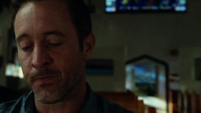 Take Quinn with you. - Hawaii Five-O