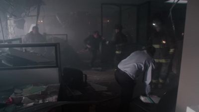 - Take the right.
- Got it. - Chicago Fire