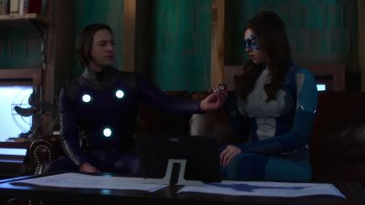 Take this. It's a loaner.
While I'm recovering. - Supergirl