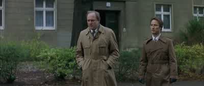 Take your men back to headquarters. - The Lives of Others