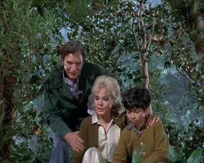[ Talf ]
Look at that. - Land of the Giants