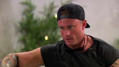 ‐Talk to her, like...
‐TERRY: Bruv, at the minute - Love Island