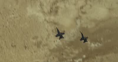 Talk to me, Bob. - Top Gun: Maverick