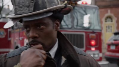 Talk to me, Casey. - Chicago Fire